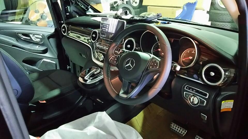 新型 Vクラス フリップダウンモニター取り付け